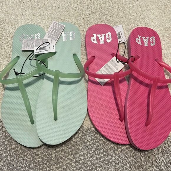 NWT- GAP- 10. Two Flip Flop Sandals - Picture 1 of 4